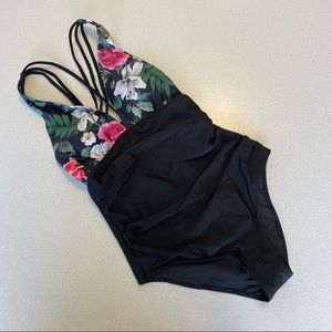 Cupshe Black & Floral Double Strap Cross back One Piece Swimsuit Size Small